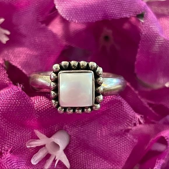 Silpada Mother of Pearl button framed Sterling Silver Ring R1617 - Picture 5 of 15